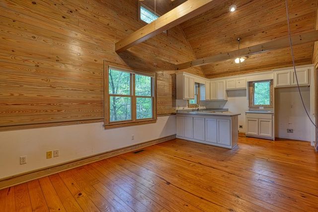1810 Skunk Hollow Road, Campobello, SC 29322