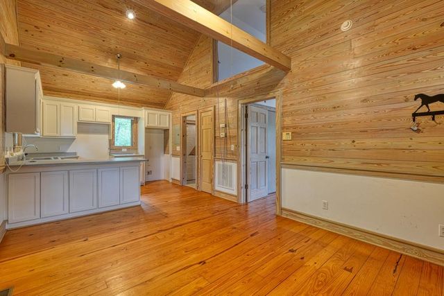 1810 Skunk Hollow Road, Campobello, SC 29322