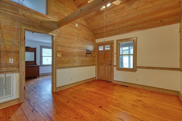 1810 Skunk Hollow Road, Campobello, SC 29322
