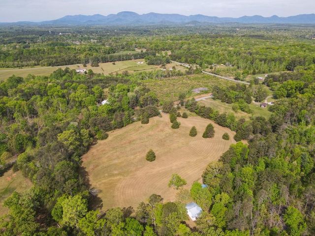 1810 Skunk Hollow Road, Campobello, SC 29322