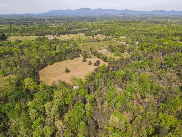 1810 Skunk Hollow Road, Campobello, SC 29322