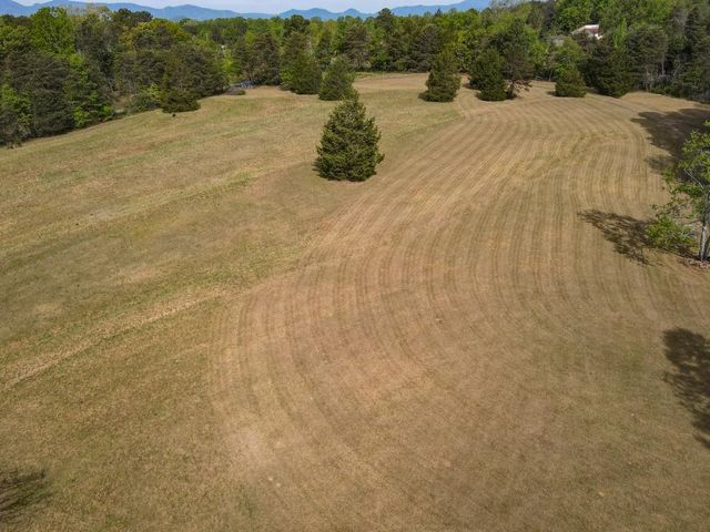 1810 Skunk Hollow Road, Campobello, SC 29322