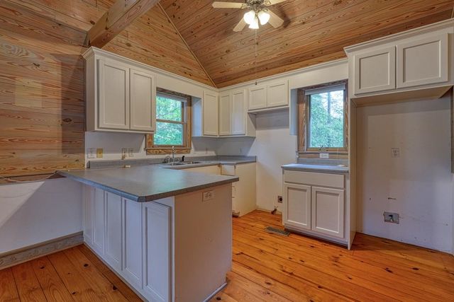 1810 Skunk Hollow Road, Campobello, SC 29322