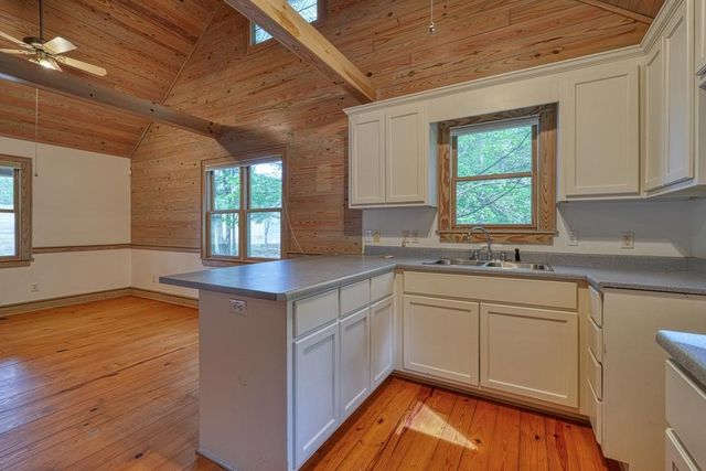 1810 Skunk Hollow Road, Campobello, SC 29322