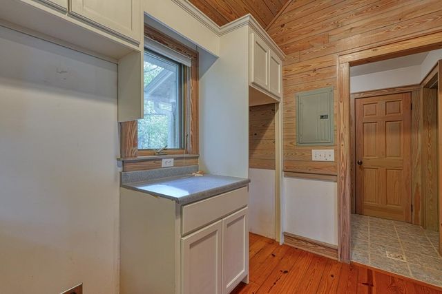 1810 Skunk Hollow Road, Campobello, SC 29322