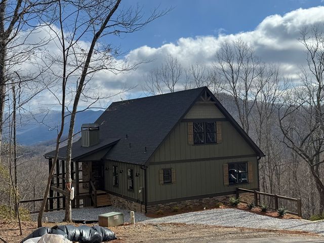 579 Overlook Loop, Young Harris, GA 30582