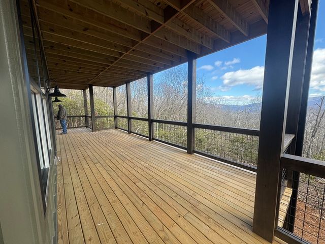 579 Overlook Loop, Young Harris, GA 30582