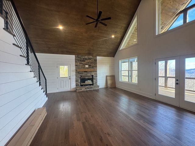 579 Overlook Loop, Young Harris, GA 30582