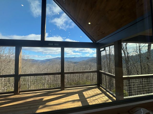 579 Overlook Loop, Young Harris, GA 30582