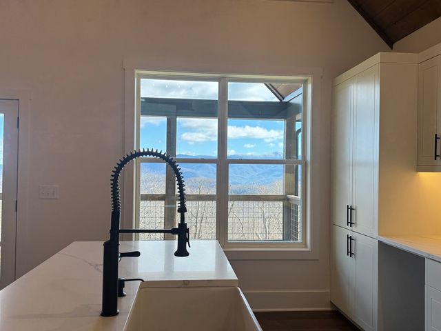 579 Overlook Loop, Young Harris, GA 30582