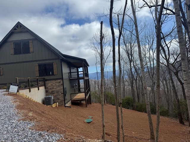 579 Overlook Loop, Young Harris, GA 30582