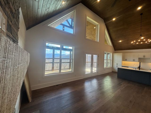 579 Overlook Loop, Young Harris, GA 30582