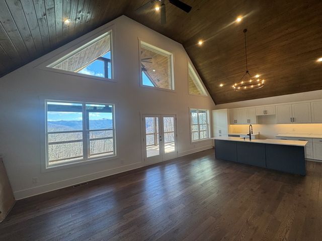 579 Overlook Loop, Young Harris, GA 30582