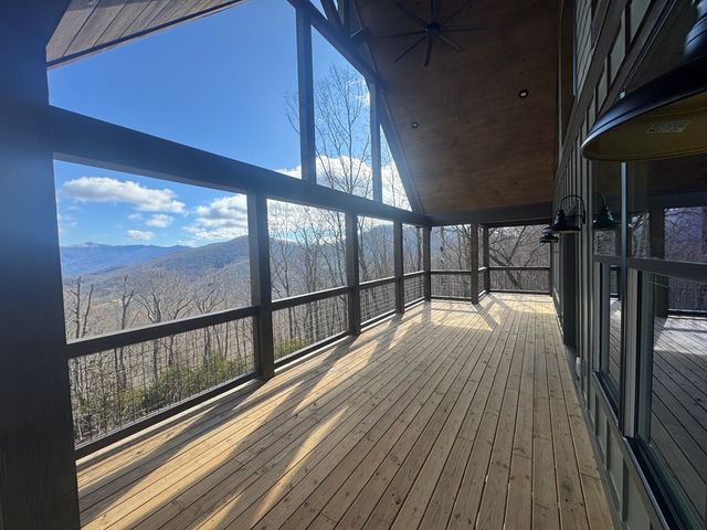 579 Overlook Loop, Young Harris, GA 30582