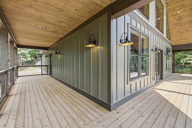 579 Overlook Loop, Young Harris, GA 30582