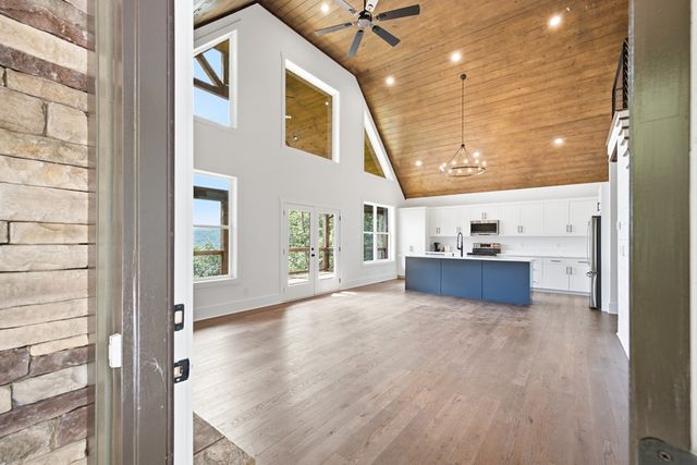 579 Overlook Loop, Young Harris, GA 30582