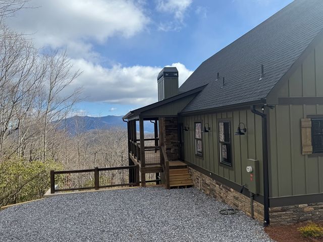579 Overlook Loop, Young Harris, GA 30582