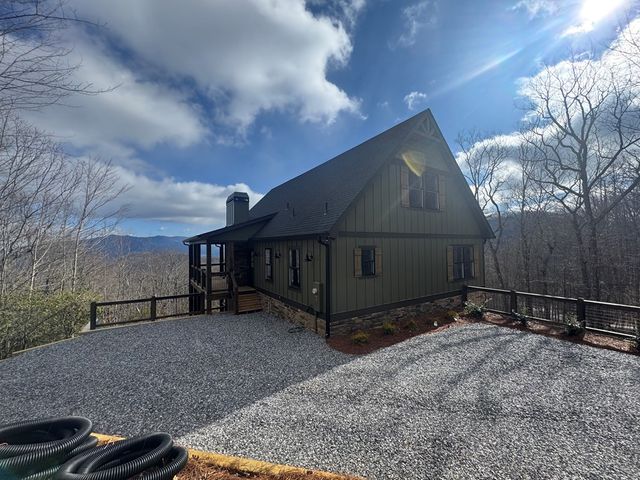 579 Overlook Loop, Young Harris, GA 30582