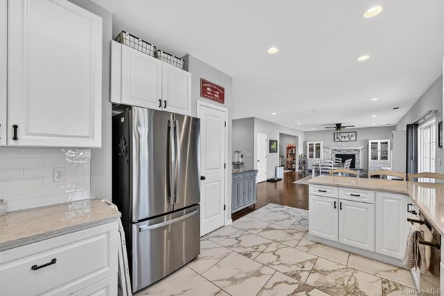 26 Curtin Lane, Marlboro, NY 12542