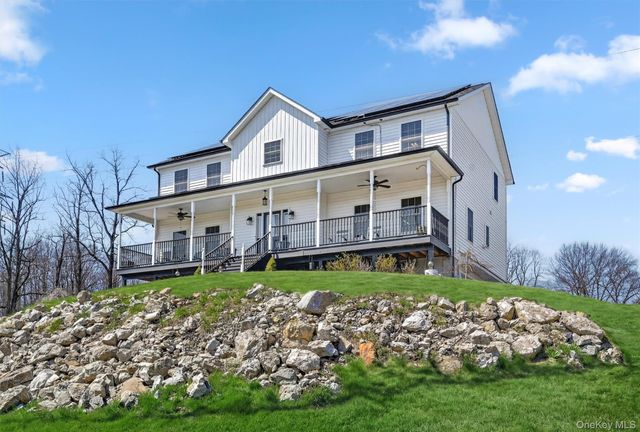 26 Curtin Lane, Marlboro, NY 12542