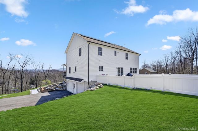 26 Curtin Lane, Marlboro, NY 12542