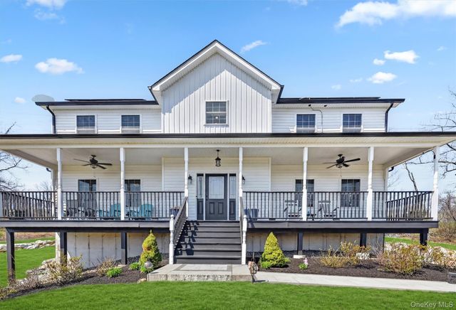 26 Curtin Lane, Marlboro, NY 12542