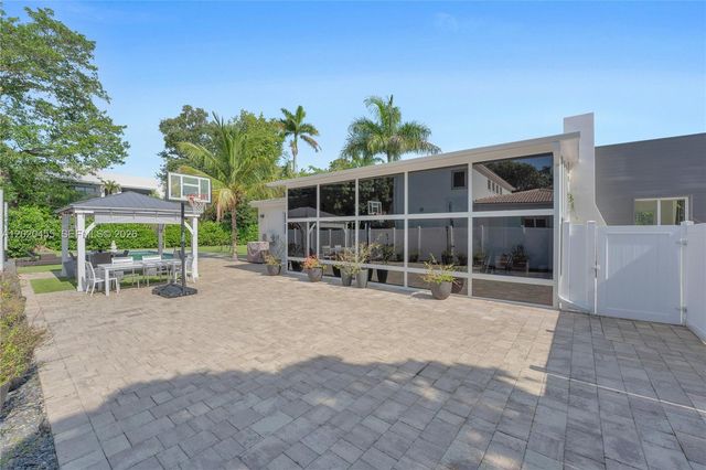 11144 NE 8th Ct, Biscayne Park, FL 33161