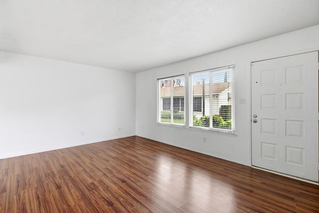 7646 La Mancha Way, Sacramento, CA 95823