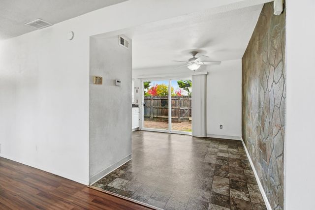 7646 La Mancha Way, Sacramento, CA 95823