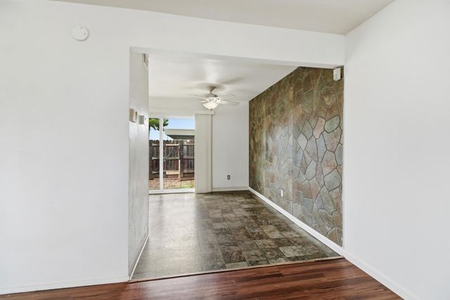 7646 La Mancha Way, Sacramento, CA 95823