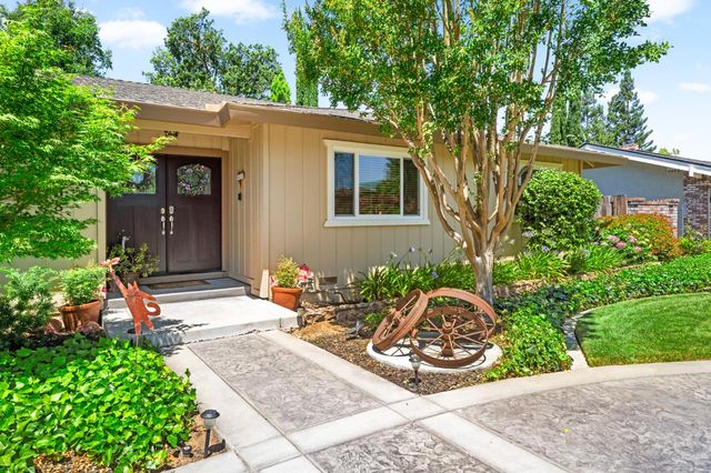 9468 S Wales Way, Elk Grove, CA 95758