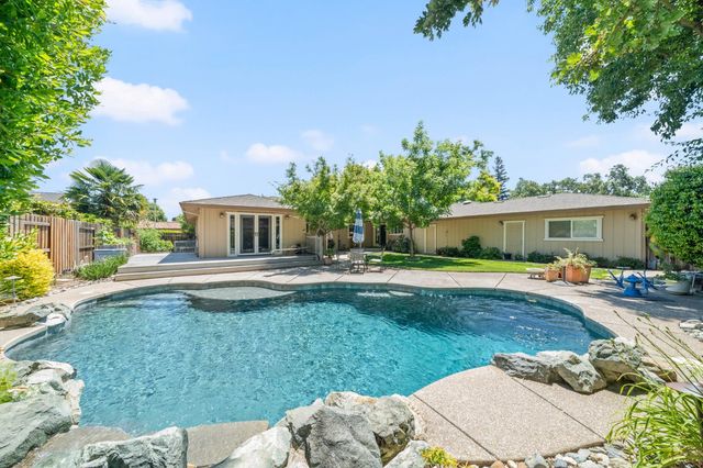 9468 S Wales Way, Elk Grove, CA 95758