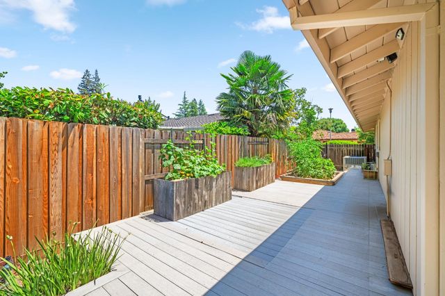 9468 S Wales Way, Elk Grove, CA 95758
