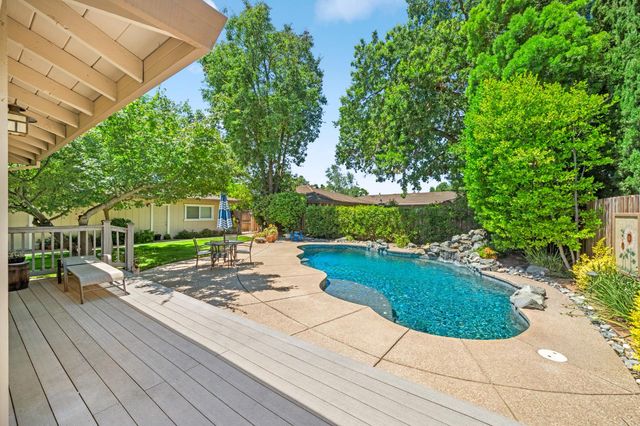 9468 S Wales Way, Elk Grove, CA 95758