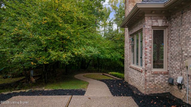 5510 Timber Ridge Dr, Prospect, KY 40059