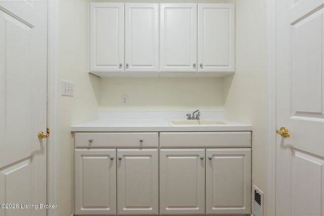 5510 Timber Ridge Dr, Prospect, KY 40059