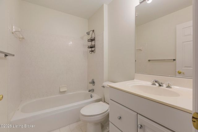 5510 Timber Ridge Dr, Prospect, KY 40059