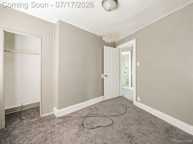 6873 Grandville Avenue, Detroit, MI 48228