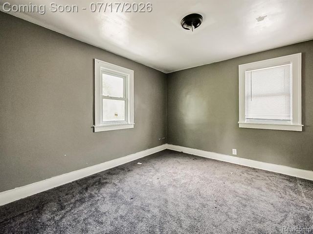 6873 Grandville Avenue, Detroit, MI 48228