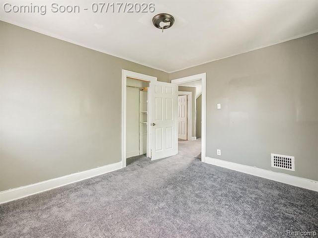 6873 Grandville Avenue, Detroit, MI 48228