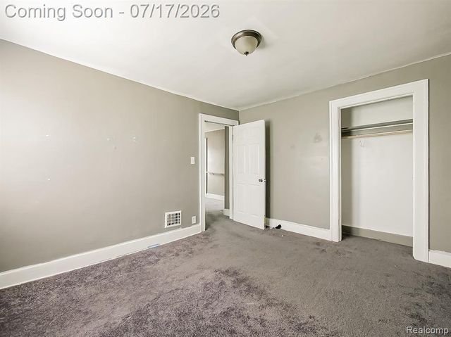 6873 Grandville Avenue, Detroit, MI 48228