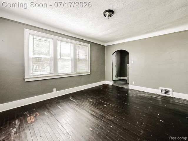 6873 Grandville Avenue, Detroit, MI 48228