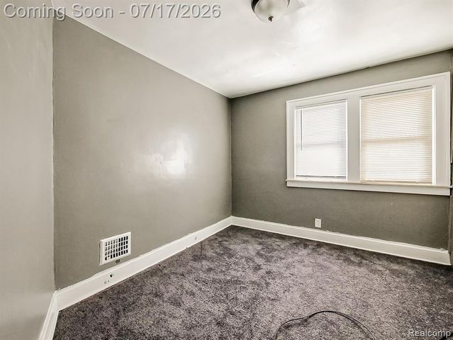 6873 Grandville Avenue, Detroit, MI 48228