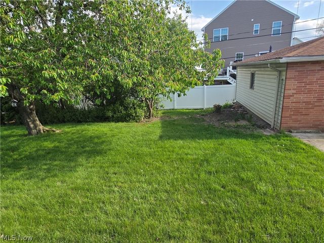 1423 Roanoke Drive, Parma, OH 44134