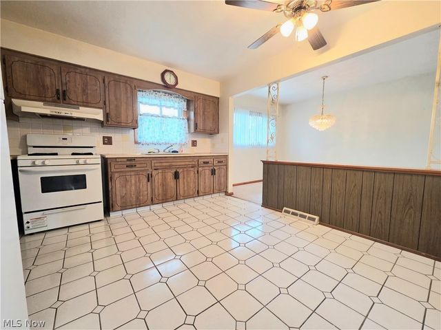 1423 Roanoke Drive, Parma, OH 44134