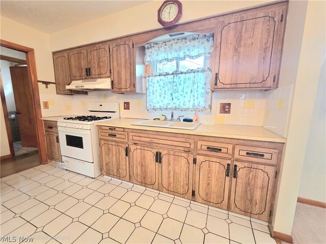 1423 Roanoke Drive, Parma, OH 44134