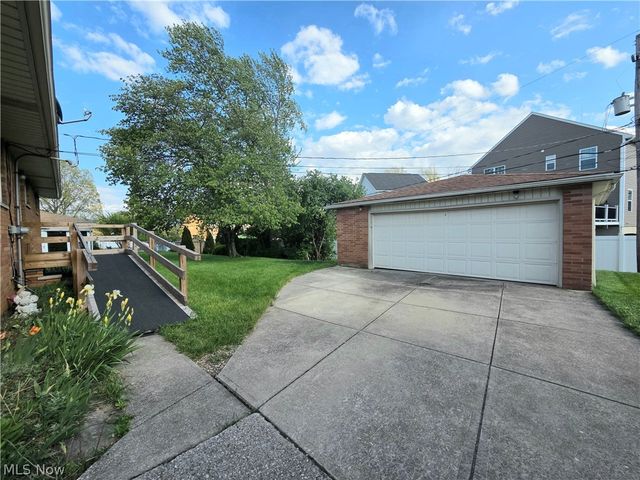 1423 Roanoke Drive, Parma, OH 44134