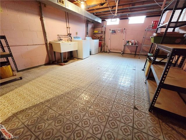 1423 Roanoke Drive, Parma, OH 44134