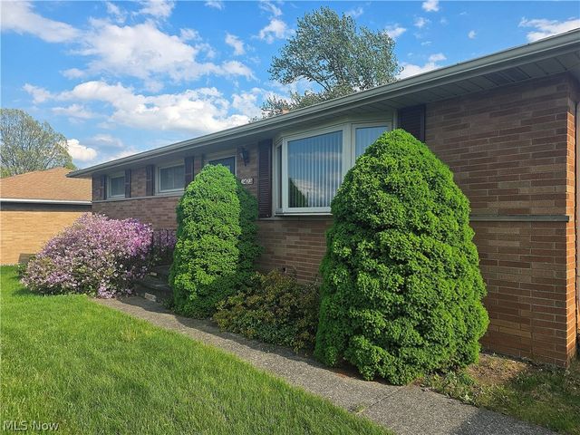 1423 Roanoke Drive, Parma, OH 44134