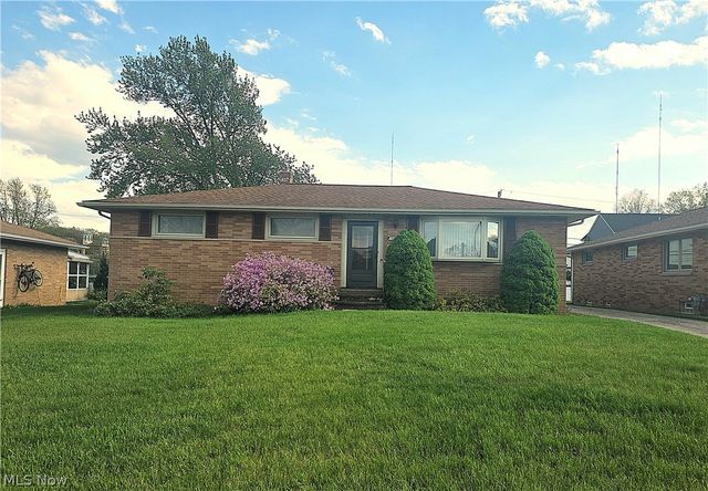 1423 Roanoke Drive, Parma, OH 44134